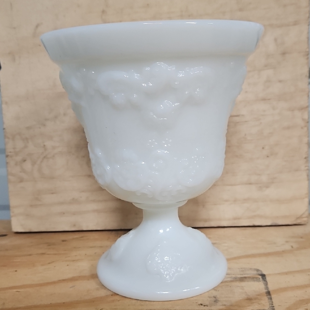 EO Brody M4300 Milk Glass